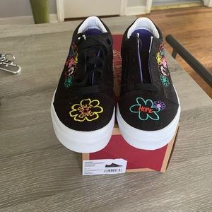 Brand new , Never worn , Vans sneakers. Girls Size 2.